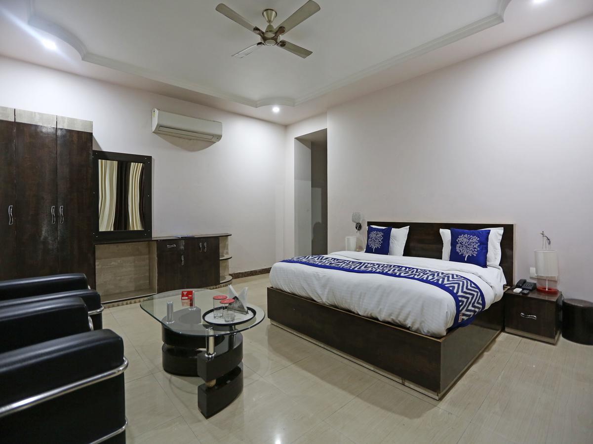 Oyo 4635 Sheetal Hotel Haldwāni Extérieur photo