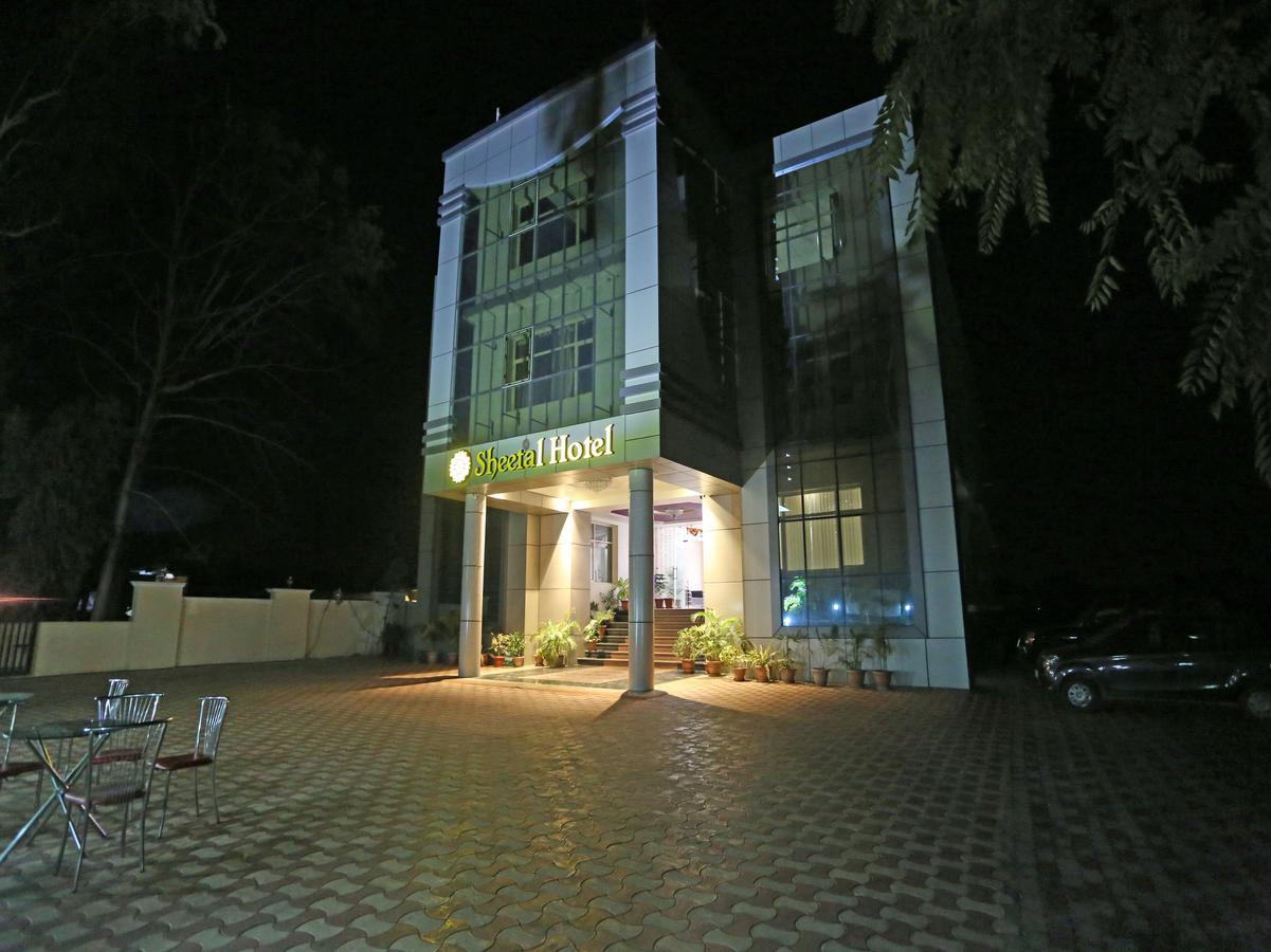 Oyo 4635 Sheetal Hotel Haldwāni Extérieur photo