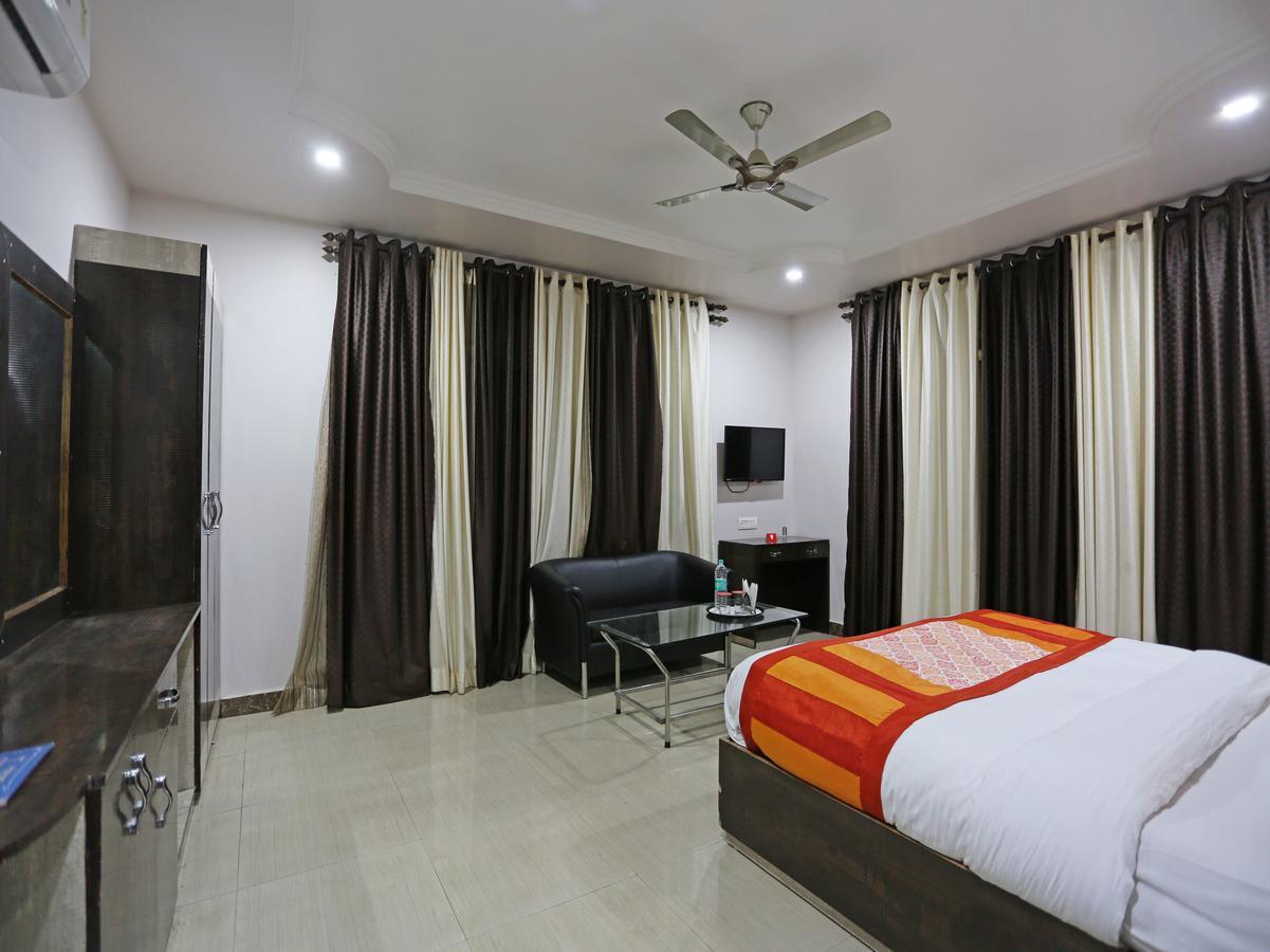 Oyo 4635 Sheetal Hotel Haldwāni Extérieur photo