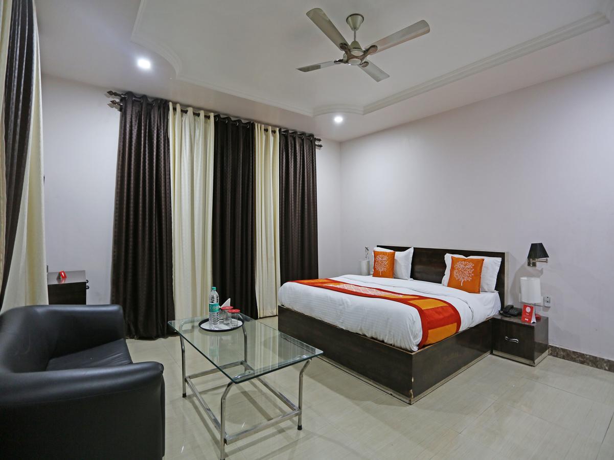 Oyo 4635 Sheetal Hotel Haldwāni Extérieur photo